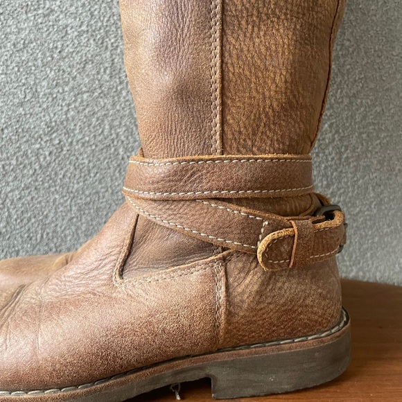 Roots Canada  Embossed Brown Leather Riding Boots, Leather Winter Boots - Picture 10 of 15